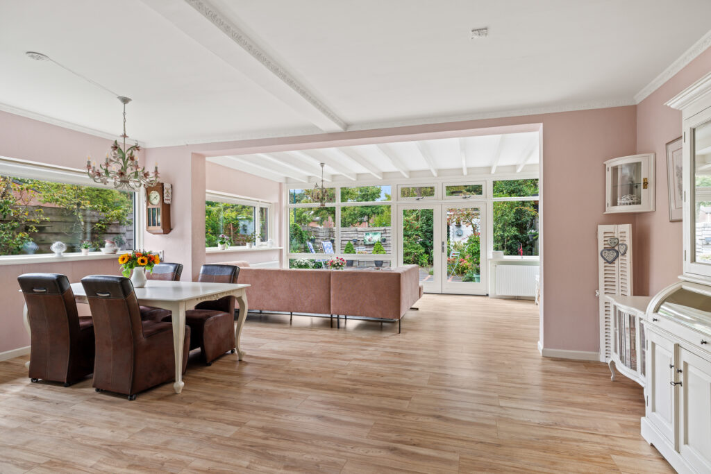 295602695